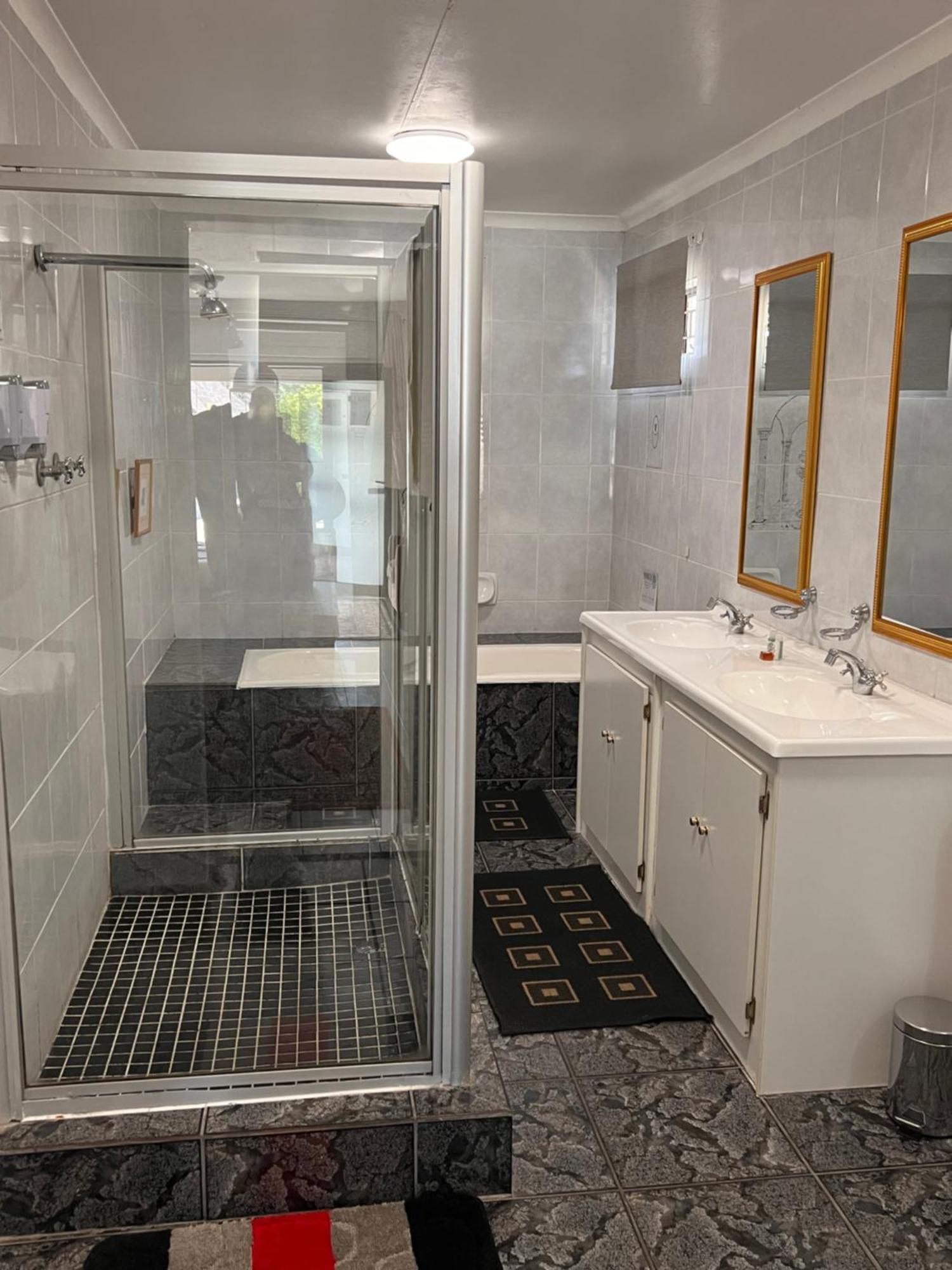 2 Op Terblanche Guesthouse Боксбург Экстерьер фото